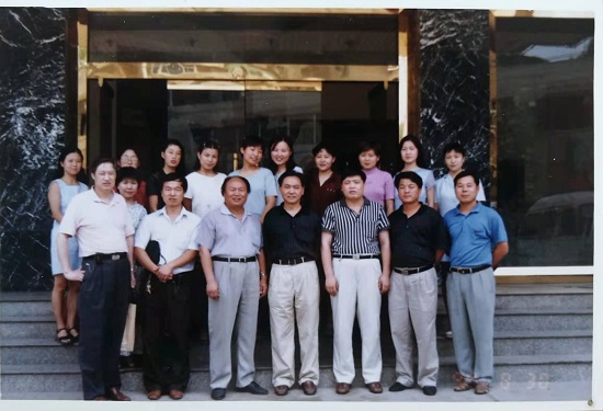 1997年，恢復(fù)經(jīng)營(yíng)，更名為“陜西省地產(chǎn)開(kāi)發(fā)服務(wù)總公司”.jpg