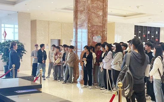 12日上午，南山花園精品酒店觀摩學(xué)習(xí)（地建酒店公司）.jpg