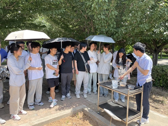 12日下午，富平中試基地現(xiàn)場教學(xué)（地建研究院）.jpg